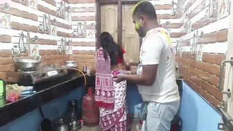 Beautiful Bengali Bhabhi Celebrating Holi With Neighbors Gets Covered In Colors