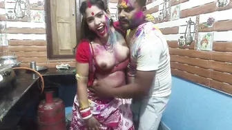 Beautiful Bengali Bhabhi Celebrating Holi With Neighbors Gets Covered In Colors