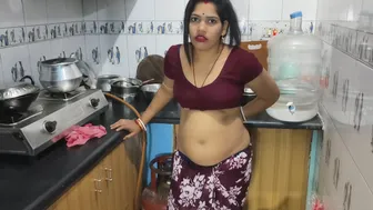Indian Housewife Gets Drilled By Landlord While Tidying His Bedroom