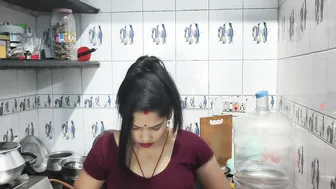 Indian Housewife Gets Drilled By Landlord While Tidying His Bedroom