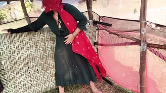 Village Wife Cheating Outdoors With Boyfriend In Leaked Video
