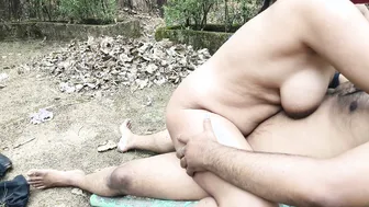 Indian Girl Rashi Gets Fucked In Garden By Her Boyfriend