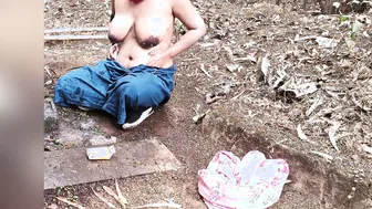 Village Desi Aunty Bathing Naked By The Well Showing Her Curves