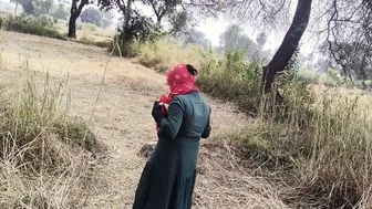 Indian Girl Gets Fucked Outdoors Near Pond By Her Boyfriend