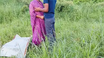 Indian Bhabhi Meets Ex Boyfriend After Month For Outdoor Sex Session