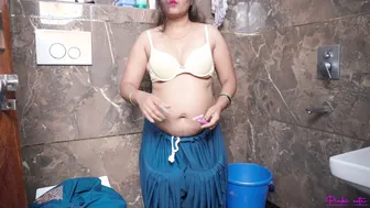 Indian Aunt Shaves Her Hairy Pussy And Armpits Naked In Bathroom