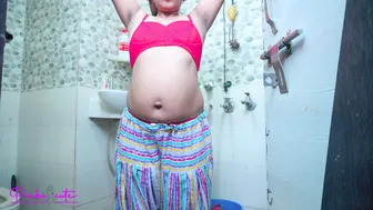Desi Stepson Secretly Films His Stepmom Bathing Naked In The Bathroom