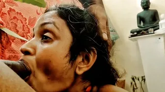 Real Aunty Wearing Tight Saree Showing Curves At Christmas Celebration