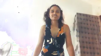 Lonely Sri Lankan Mrs. Perera Seduces The Neighbor In Her Bedroom