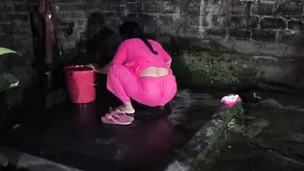Aunty Caught Naked In The Bathroom While Washing Her Curvy Body
