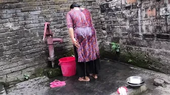 Desi Aunty Showering Naked Gets Caught And Assfucked In Washroom