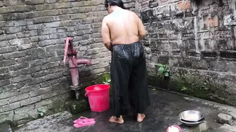 Desi Aunty Showering Naked Gets Caught And Assfucked In Washroom