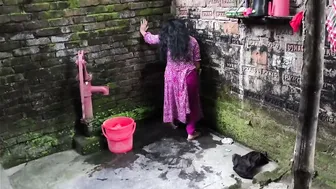 Desi Aunty Bent Over Scrubbing Tiles Gets Hugged From Behind And Assfucked