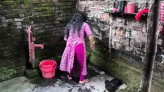 Desi Aunty Bent Over Scrubbing Tiles Gets Hugged From Behind And Assfucked