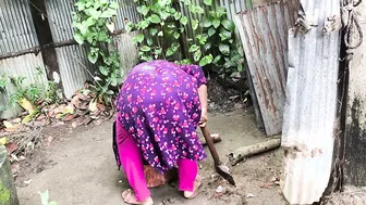 Desi Bhabhi Sneaks Out For Rough Outdoor Fuck With Young Boyfriend