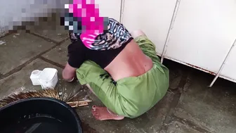 Desi Bahu Fingering Her Pussy In Petticoat While Sasur Watches Her