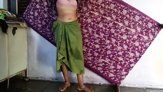 Desi Bahu Fingering Her Pussy In Petticoat While Sasur Watches Her