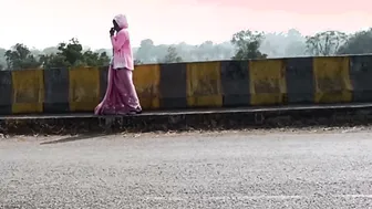 Bhabhi Fingers Her Pussy By The Roadside After Stripping Near The Bridge