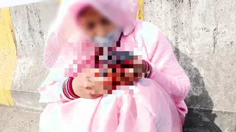 Bhabhi Fingers Her Pussy By The Roadside After Stripping Near The Bridge