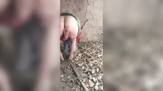 Desi Sister-In-Law Shows Her Fat Ass In Field And Begs For Outdoor Sex