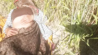 Desi Daughter In Law Fingers Herself In Wheat Field Teasing Her Sasur