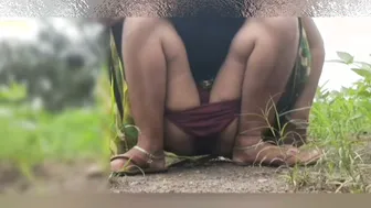 Village Desi Wife Flashing Her Cunt To Brother In Law In Open Field