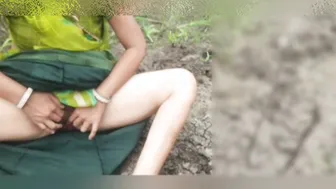 Village Desi Wife Flashing Her Cunt To Brother In Law In Open Field