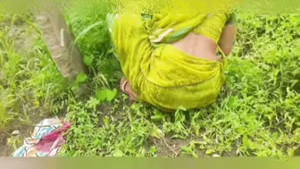 Village Desi Wife Flashing Her Cunt To Brother In Law In Open Field