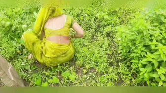 Village Desi Wife Flashing Her Cunt To Brother In Law In Open Field