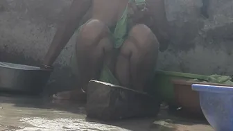 Maternal Uncle's Niece Bathes Nude In Bathtub At His House Secretly