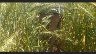 Desi Bhabhi Massages Her Thick Ass After Walk In The Fields With Him