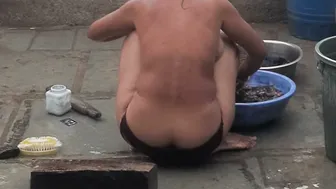 Elder Bhabhi's Sister Bathes Nude In Red Leggings At The Open Courtyard