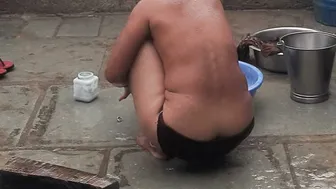 Elder Bhabhi's Sister Bathes Nude In Red Leggings At The Open Courtyard