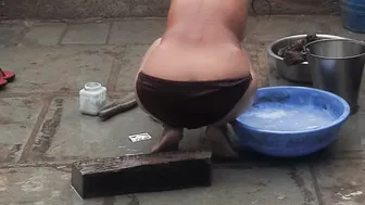 Elder Bhabhi's Sister Bathes Nude In Red Leggings At The Open Courtyard