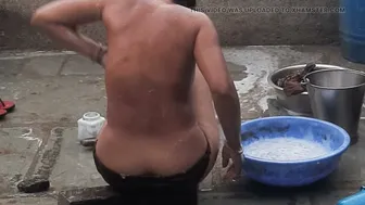 Elder Bhabhi's Sister Bathes Nude In Red Leggings At The Open Courtyard