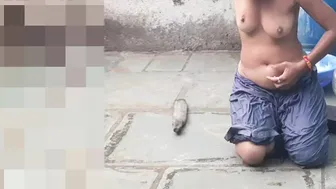 Indian Elder Bhabhi Lifts Skirt And Bathes Completely Naked In Outdoor Bathroom