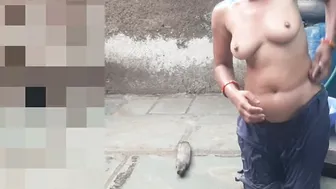 Indian Elder Bhabhi Lifts Skirt And Bathes Completely Naked In Outdoor Bathroom