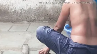 Indian Elder Bhabhi Lifts Skirt And Bathes Completely Naked In Outdoor Bathroom