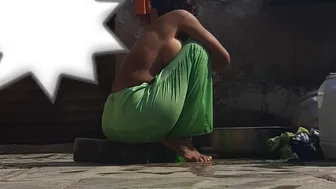 Indian Village Bhabhi Bathes Naked In Open Courtyard Rubbing Her Entire Body