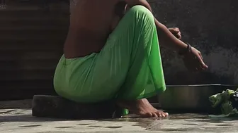 Indian Village Bhabhi Bathes Naked In Open Courtyard Rubbing Her Entire Body