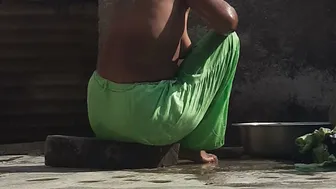 Indian Village Bhabhi Bathes Naked In Open Courtyard Rubbing Her Entire Body