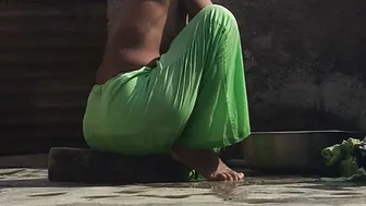 Indian Village Bhabhi Bathes Naked In Open Courtyard Rubbing Her Entire Body