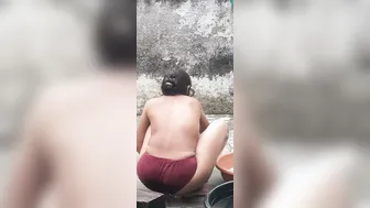 Desi Stepsister Taking A Bath Naked In Village Bathroom Caught On Camera