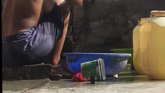 Desi Elder Brother's Wife Bathes Naked In Village Courtyard Removing All Clothes