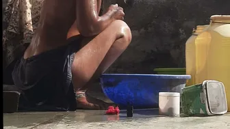 Desi Elder Brother's Wife Bathes Naked In Village Courtyard Removing All Clothes