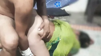 Indian Village Bhabhi Spreads Her Legs For Neighbor In Fields