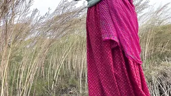 Desi Bhabhi Gets Fingered Outside By Her Lover In The Village Fields