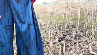 Desi Bhabhi Gets Fingered Outside By Her Lover In The Village Fields