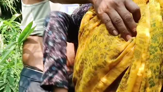 Desi Bhabhi Fucked In The Jungle And Fed A Mouthful Of Hot Cream