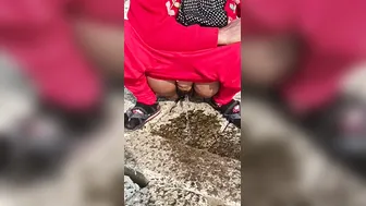 Bengali Bhabhi Caught Peeing Outside In The Open Village Yard